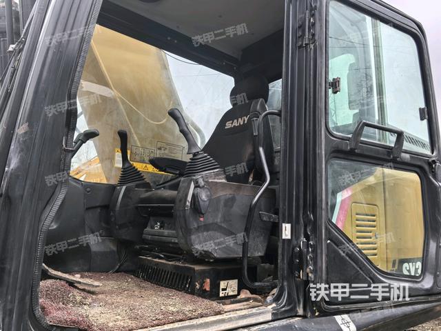 駕駛室左前45度(駕駛室部分) 駕駛室左前45度(駕駛室部分)