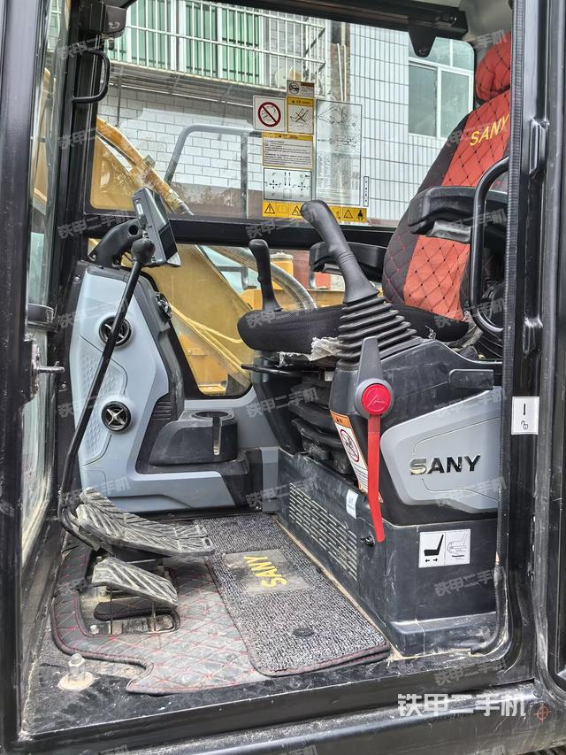 驾驶室整体（整机外观）