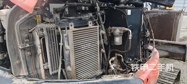 回转马达和主控阀（整机外观）