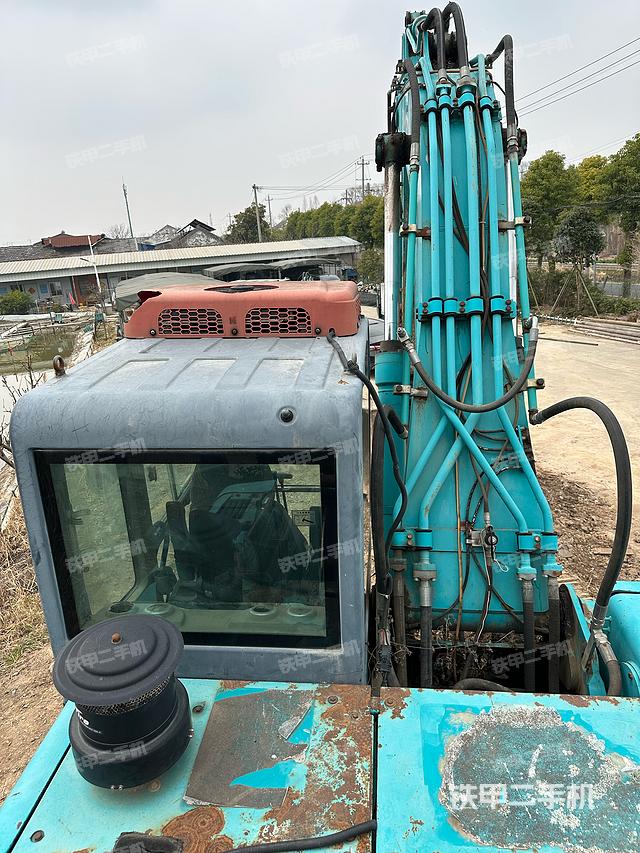 驾驶室顶部（整机外观）