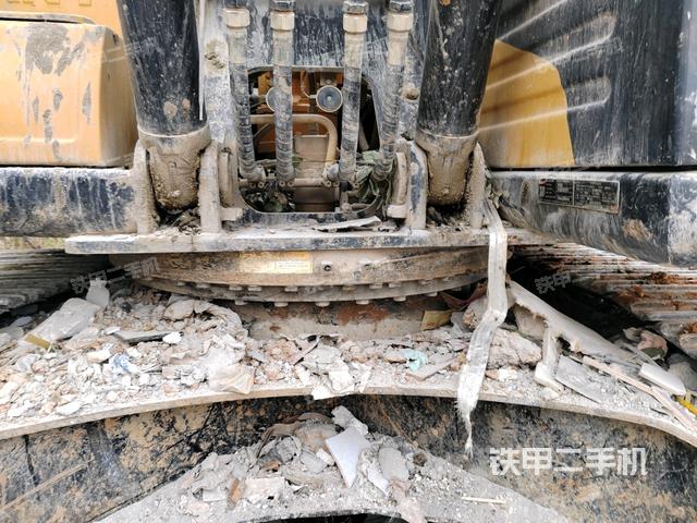 轉(zhuǎn)盤和下車架正前（工作和回轉(zhuǎn)裝置）