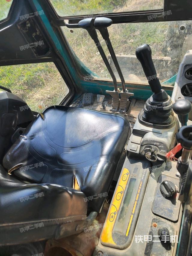 駕駛室整體（整機(jī)外觀）