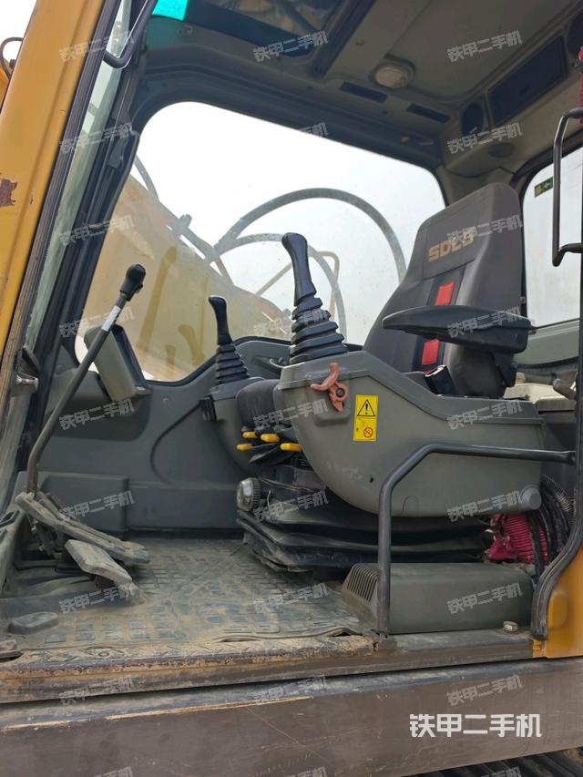 駕駛室整體（整機(jī)外觀）