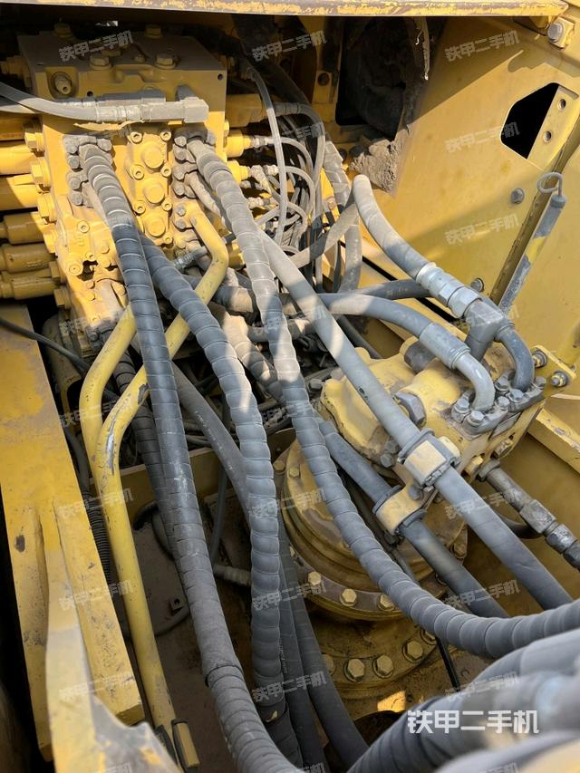 回轉(zhuǎn)馬達和主控閥（整機外觀）