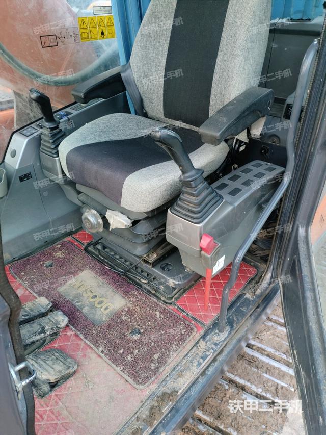 駕駛室正側(cè)（駕駛室部分）