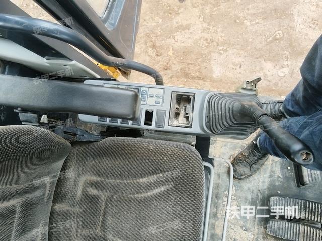 座椅右側(cè)控制臺/鑰匙門/油門/含右手柄（駕駛室部分）