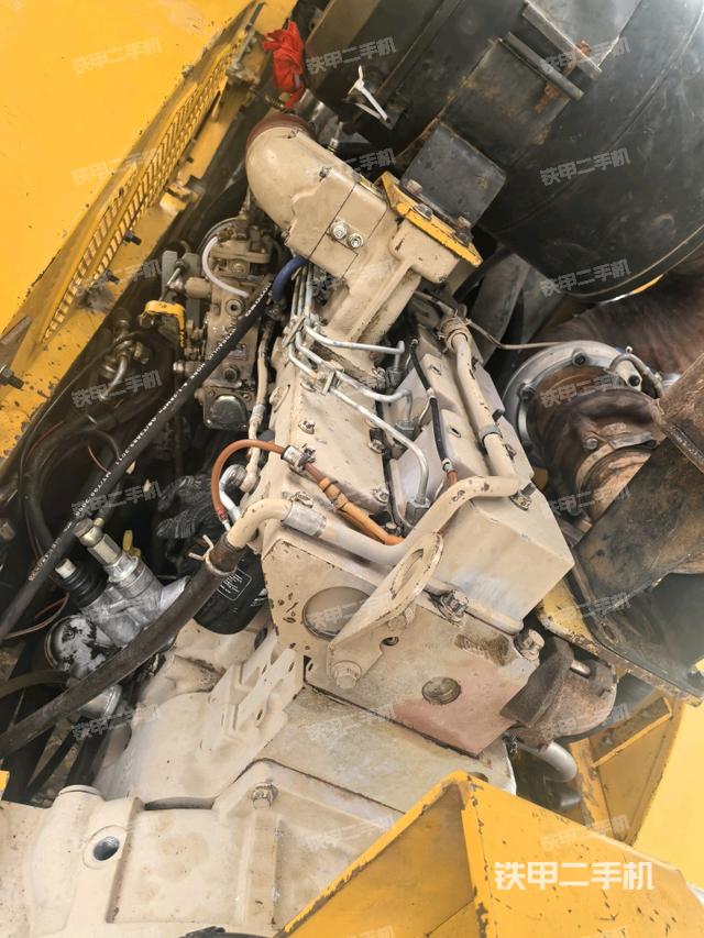 發(fā)動(dòng)機(jī)艙全景（壓路機(jī)發(fā)動(dòng)機(jī)艙）