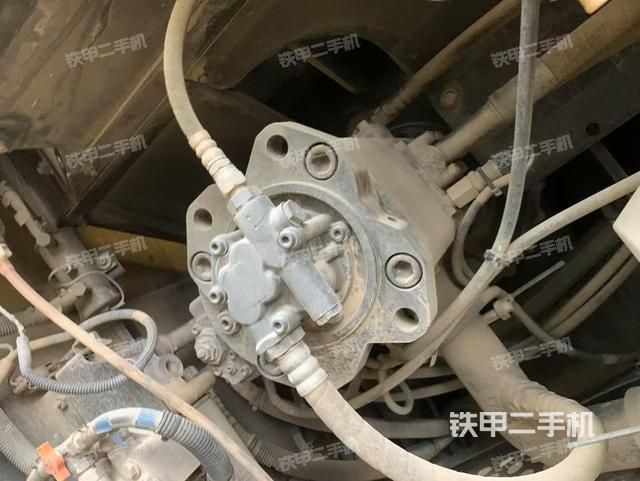 液壓泵艙室正面整體(整機(jī)外觀) 液壓泵艙室正面整體(整機(jī)外觀)