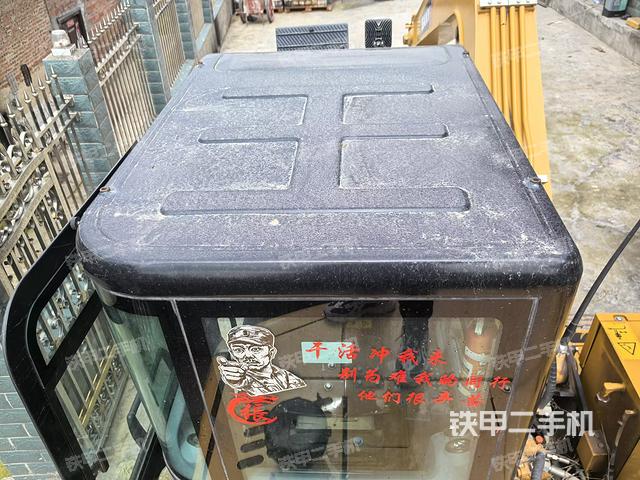 驾驶室顶部（整机外观）