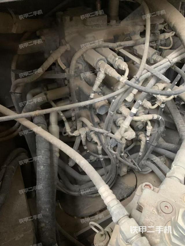 回轉(zhuǎn)馬達(dá)和主控閥(整機(jī)外觀) 回轉(zhuǎn)馬達(dá)和主控閥(整機(jī)外觀)