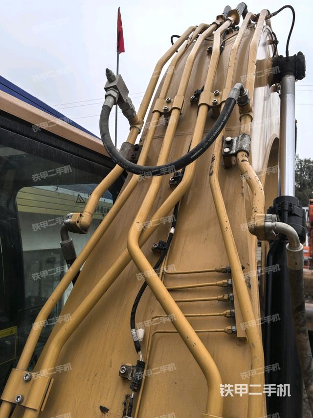 大臂背部俯視（工作和回轉(zhuǎn)裝置）