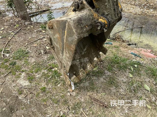 鏟斗右后整體（工作和回轉(zhuǎn)裝置）