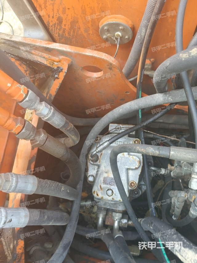 回轉(zhuǎn)馬達(dá)（上車部件）