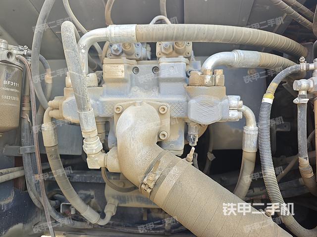 液壓泵艙室正面整體(整機(jī)外觀) 液壓泵艙室正面整體(整機(jī)外觀)