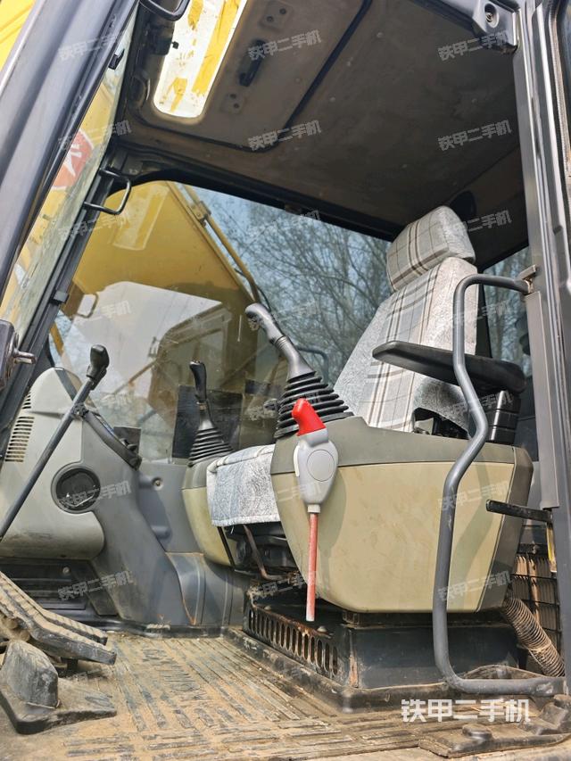 駕駛室整體（整機外觀）