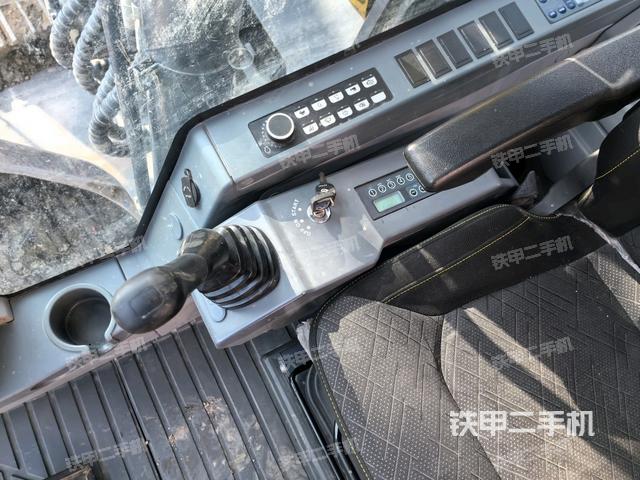 座椅右側(cè)控制臺(tái)/鑰匙門/油門/含右手柄（駕駛室部分）