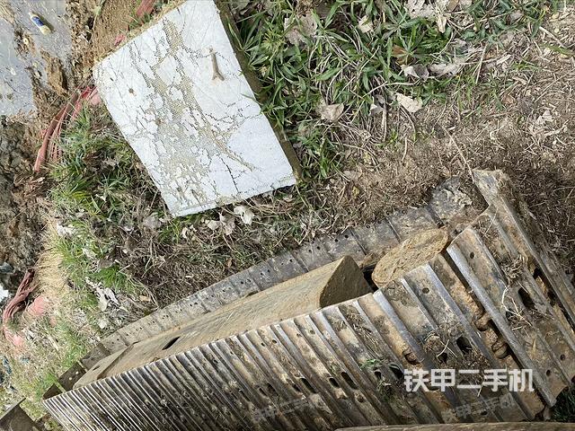 右側(cè)履帶整體?（行走機(jī)構(gòu)）