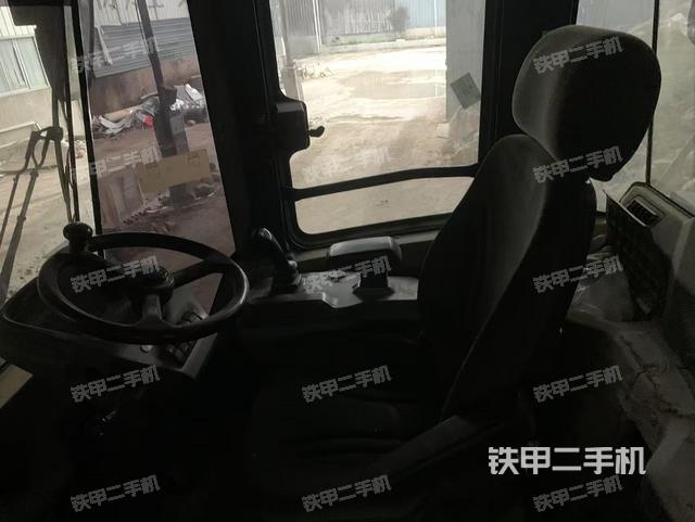 駕駛室操作臺(tái)（整機(jī)外觀及大件）