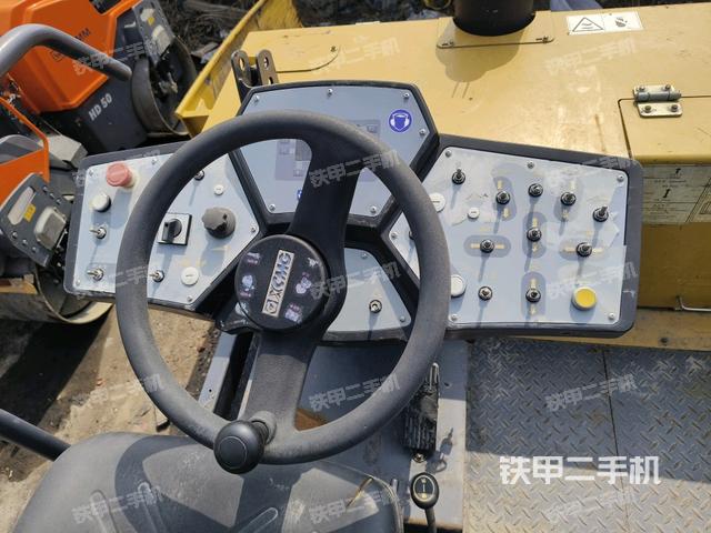 駕駛室操作臺(tái)(設(shè)備外觀及核心部件) 駕駛室操作臺(tái)(設(shè)備外觀及核心部件)