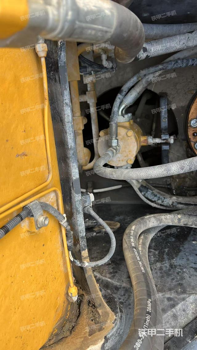 中央回轉(zhuǎn)接頭特寫（上車部件）