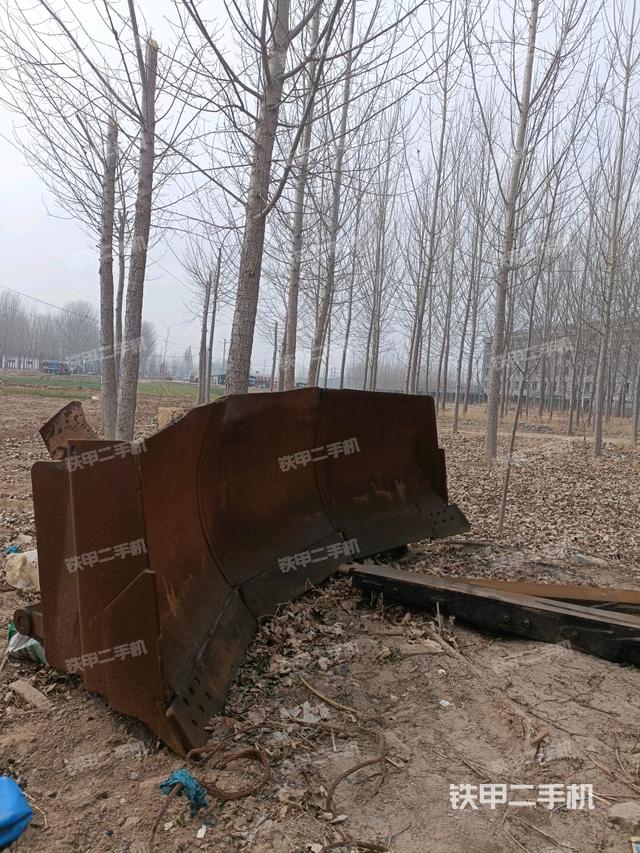 推土鏟左后(推土機(jī)底盤及工作裝置) 推土鏟左后(推土機(jī)底盤及工作裝置)
