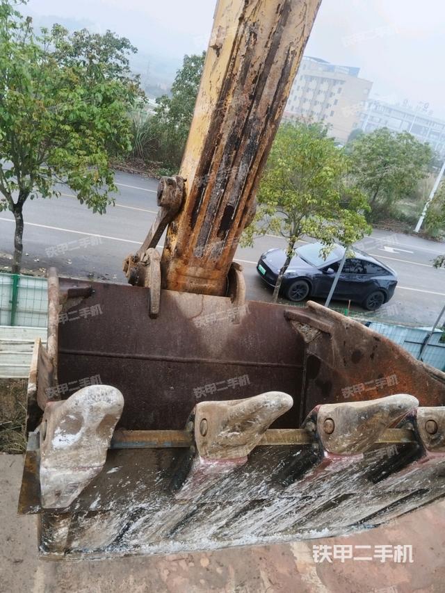 鏟斗右后整體（工作和回轉(zhuǎn)裝置）