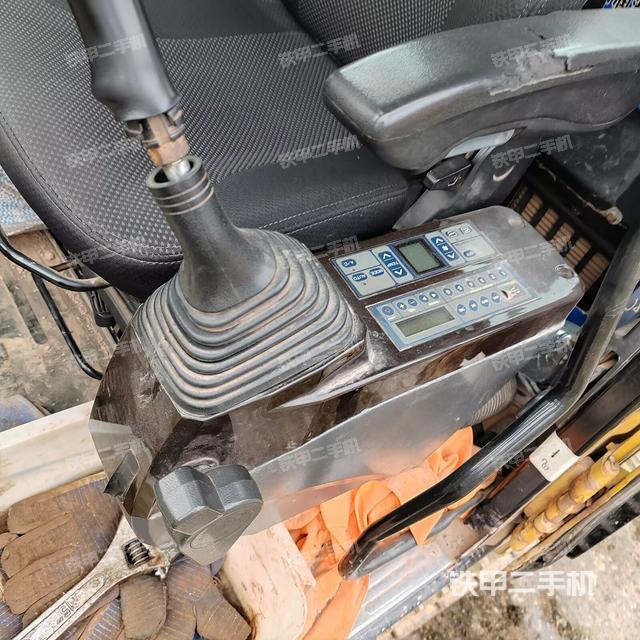 座椅左側(cè)控制臺/音響/含左手柄（駕駛室部分）