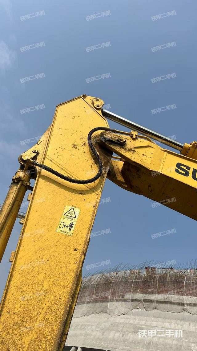 小臂整體左后(工作和回轉(zhuǎn)裝置) 小臂整體左后(工作和回轉(zhuǎn)裝置)