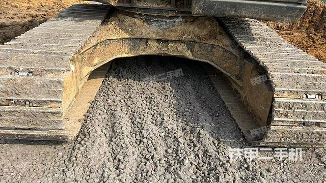 轉(zhuǎn)盤和下車架正前(工作和回轉(zhuǎn)裝置) 轉(zhuǎn)盤和下車架正前(工作和回轉(zhuǎn)裝置)