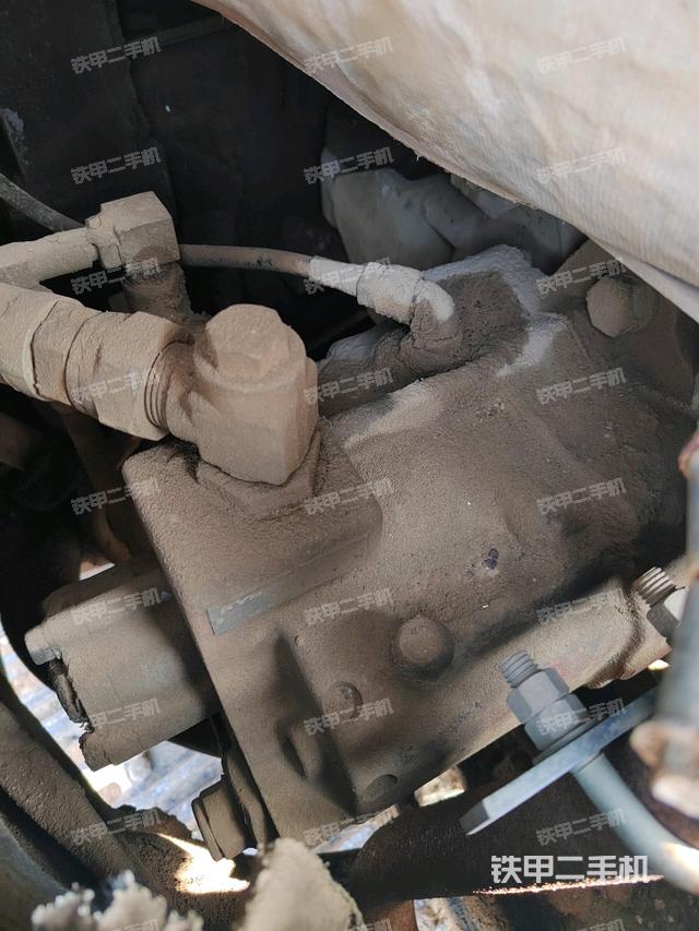 液壓泵艙室正面整體（整機(jī)外觀）