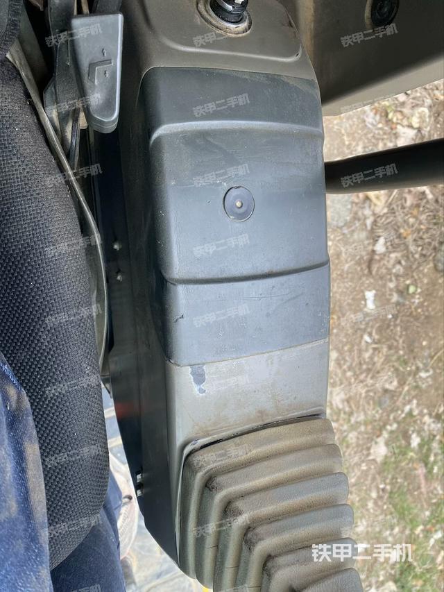 座椅左側(cè)控制臺/音響/含左手柄（駕駛室部分）