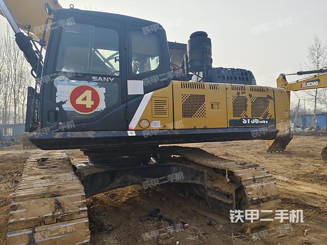 駕駛室整體(整機(jī)外觀) 駕駛室整體(整機(jī)外觀)