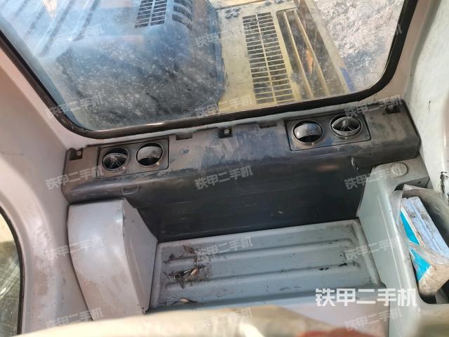 座椅后部(駕駛室部分) 座椅后部(駕駛室部分)