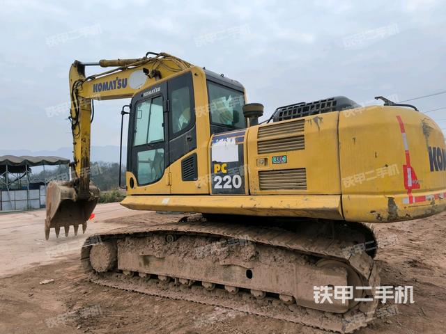 小松PC220-8M0挖掘机的设备实拍-第3张实拍照片