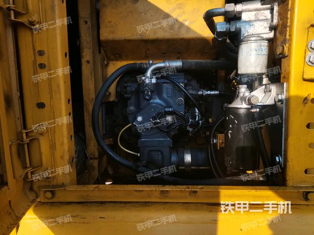液壓泵斜45?右(大件艙室) 液壓泵斜45?右(大件艙室)