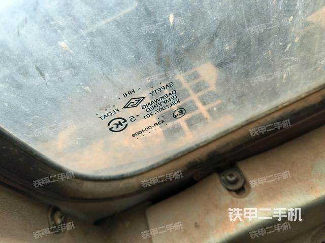 后窗玻璃角標（駕駛室部分）