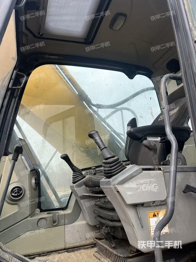 駕駛室整體（整機外觀）