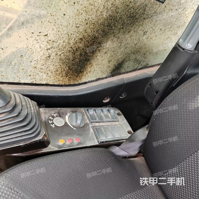 座椅右側(cè)控制臺/鑰匙門/油門/含右手柄（駕駛室部分）