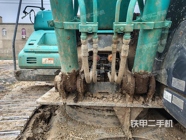 驾驶室顶部（整机外观）