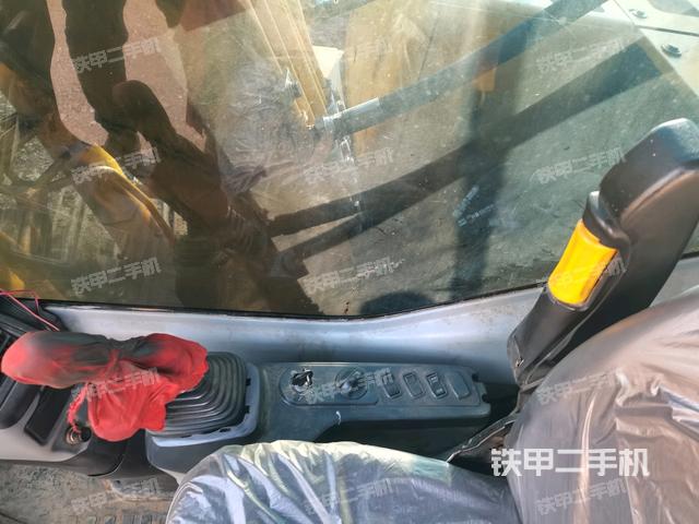 座椅右側(cè)控制臺(tái)/鑰匙門/油門/含右手柄(駕駛室部分) 座椅右側(cè)控制臺(tái)/鑰匙門/油門/含右手柄(駕駛室部分)