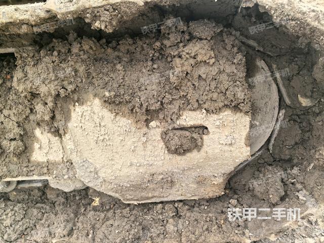 左驅(qū)動輪（行走機(jī)構(gòu)）