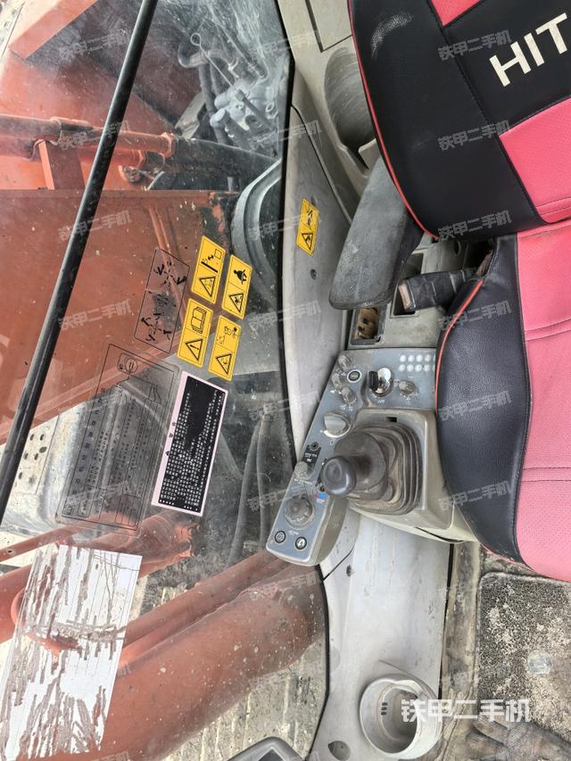 座椅右側(cè)控制臺/鑰匙門/油門/含右手柄（駕駛室部分）