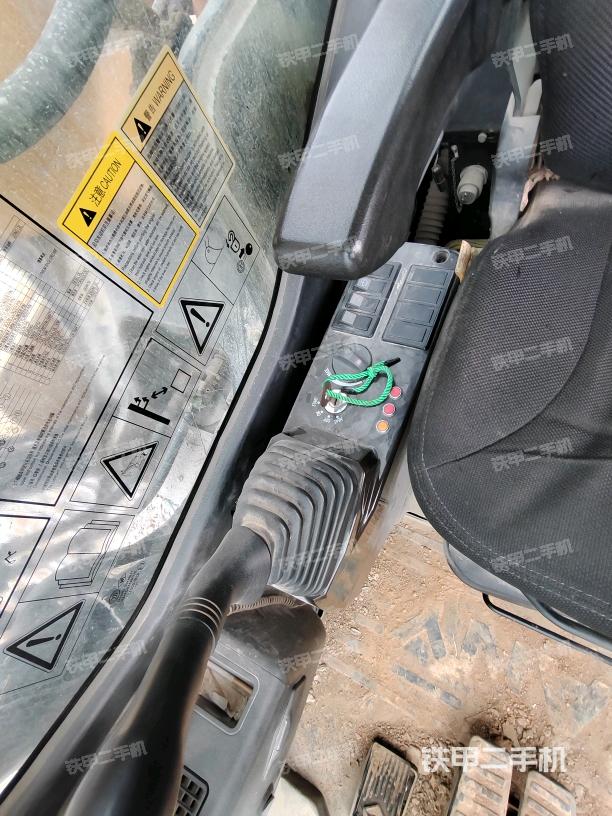 座椅右側(cè)控制臺/鑰匙門/油門/含右手柄（駕駛室部分）