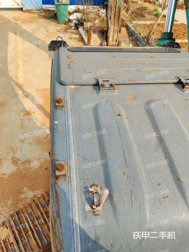 駕駛室頂部（整機外觀）