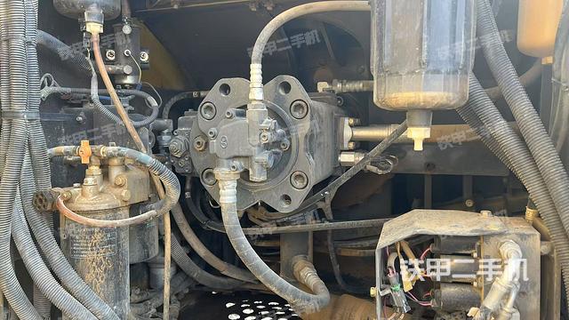 液壓泵斜45?右(大件艙室) 液壓泵斜45?右(大件艙室)