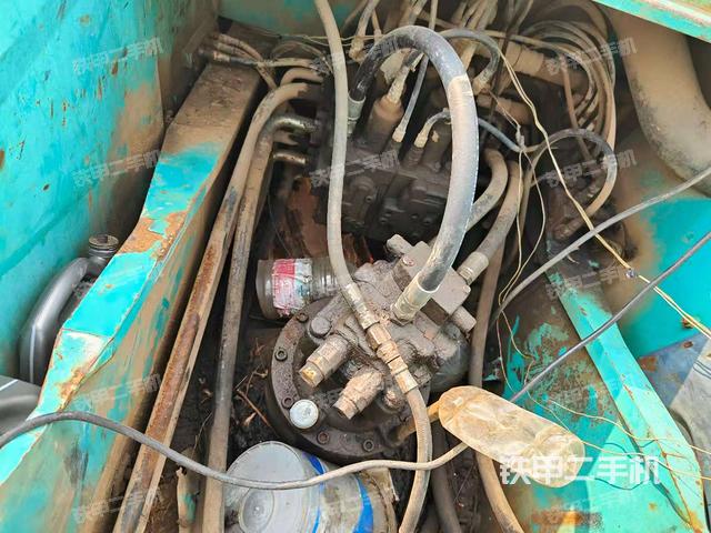 回轉馬達和主控閥（整機外觀）