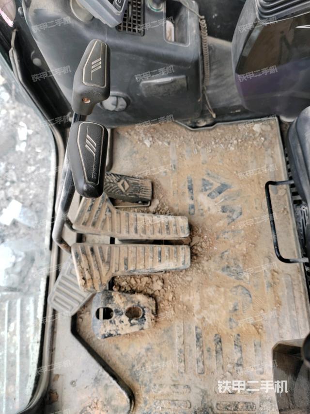 左后方玻璃角標(biāo)（駕駛室部分）