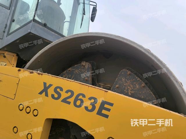 后輪右側(cè)全景（壓路機(jī)前后車架）