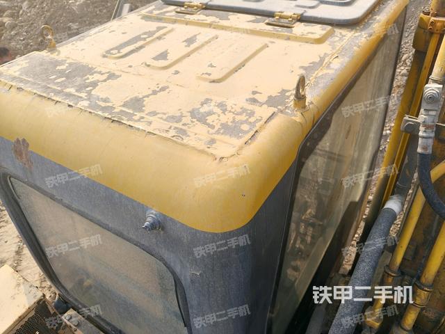 駕駛室頂部（整機外觀）