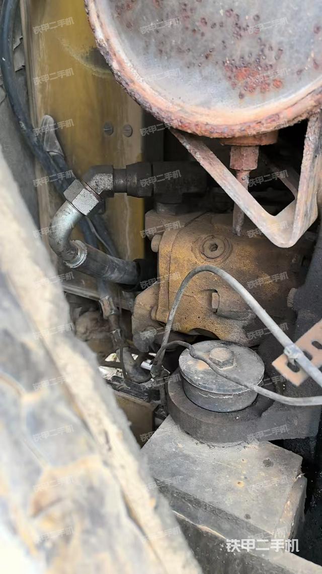 液壓泵艙室正面整體(整機(jī)外觀) 液壓泵艙室正面整體(整機(jī)外觀)
